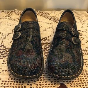 Alegria flower print closed heel (slip on clogs) -  women’s size 40 (9.5/10)